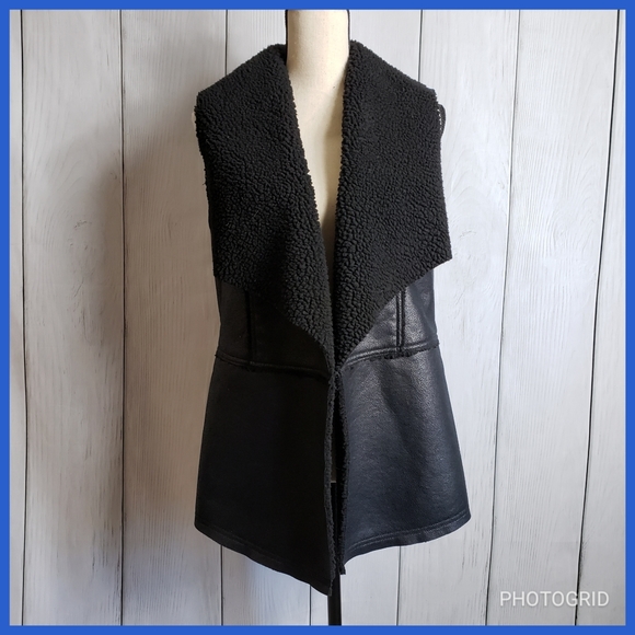 Liz Claiborne Jackets & Blazers - Liz Claiborne Sherpa Vest